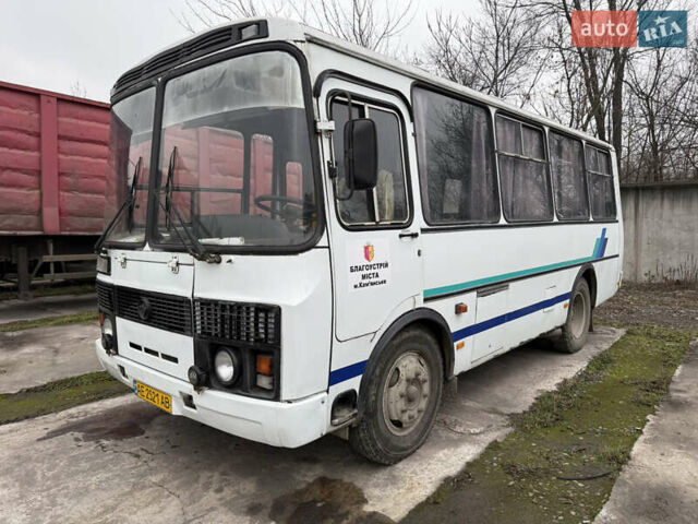 Белый ПАЗ 3205, объемом двигателя 4.75 л и пробегом 100 тыс. км за 5500 $, фото 2 на Automoto.ua