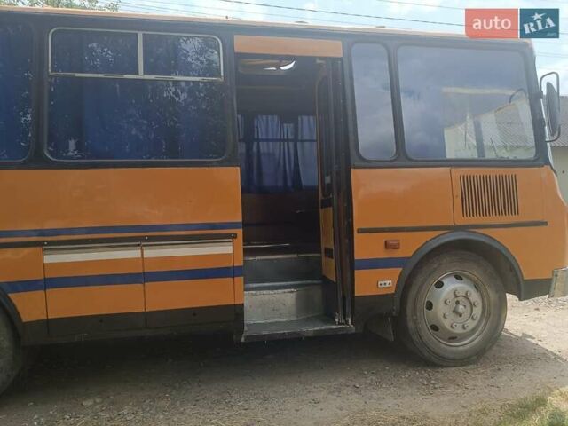 Желтый ПАЗ 3205, объемом двигателя 4 л и пробегом 200 тыс. км за 3500 $, фото 2 на Automoto.ua
