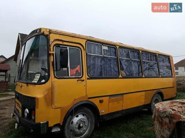Желтый ПАЗ 3205, объемом двигателя 4.75 л и пробегом 150 тыс. км за 2650 $, фото 3 на Automoto.ua