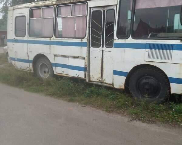 Белый ПАЗ 32051, объемом двигателя 4.3 л и пробегом 500 тыс. км за 1600 $, фото 1 на Automoto.ua