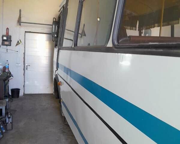 Белый ПАЗ 32054, объемом двигателя 4.7 л и пробегом 100 тыс. км за 2700 $, фото 1 на Automoto.ua