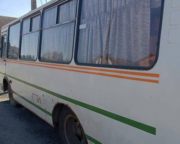 Білий ПАЗ 32054, об'ємом двигуна 4.67 л та пробігом 1000 тис. км за 1500 $, фото 1 на Automoto.ua
