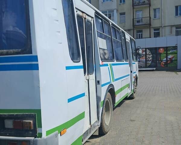 Білий ПАЗ 4234, об'ємом двигуна 4.75 л та пробігом 205 тис. км за 8000 $, фото 1 на Automoto.ua
