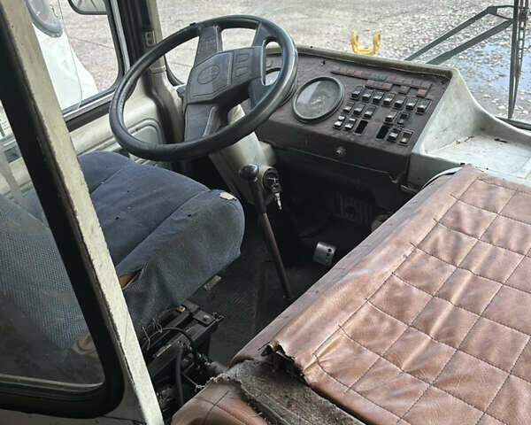 Белый ПАЗ 4234, объемом двигателя 4.8 л и пробегом 745 тыс. км за 4700 $, фото 2 на Automoto.ua