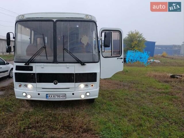Белый ПАЗ 4234, объемом двигателя 4.43 л и пробегом 250 тыс. км за 22000 $, фото 2 на Automoto.ua