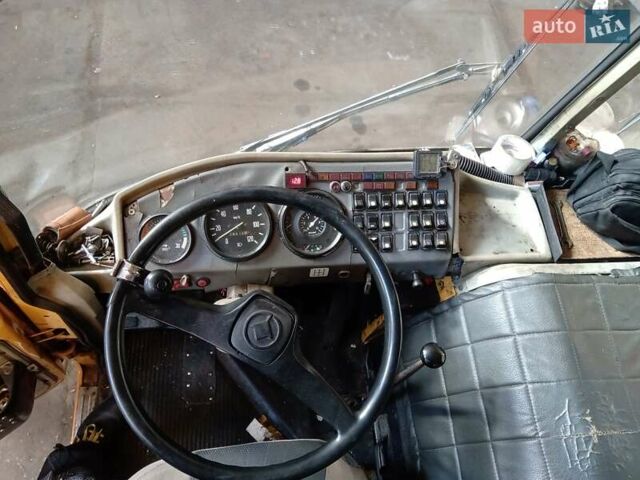 Желтый ПАЗ 4234, объемом двигателя 4.75 л и пробегом 210 тыс. км за 5500 $, фото 4 на Automoto.ua