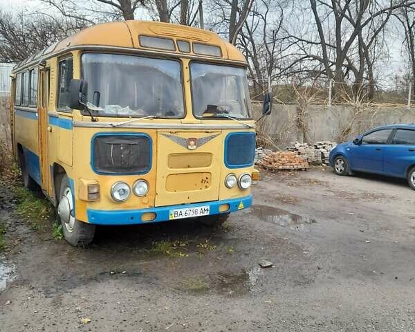 Желтый ПАЗ 672М, объемом двигателя 4.25 л и пробегом 50 тыс. км за 3000 $, фото 2 на Automoto.ua