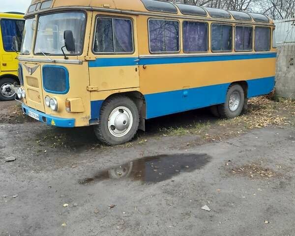 Желтый ПАЗ 672М, объемом двигателя 4.25 л и пробегом 50 тыс. км за 3000 $, фото 3 на Automoto.ua