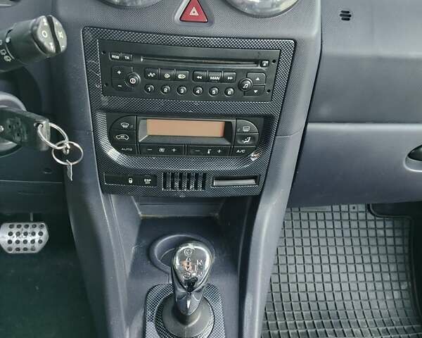 Черный Пежо 1007, объемом двигателя 1.59 л и пробегом 162 тыс. км за 5000 $, фото 7 на Automoto.ua