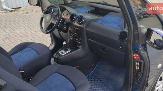 Синій Пежо 1007, об'ємом двигуна 1.36 л та пробігом 160 тис. км за 4999 $, фото 9 на Automoto.ua