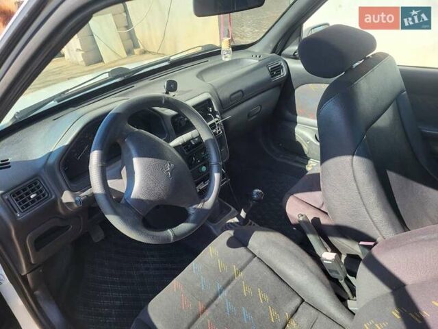Білий Пежо 106, об'ємом двигуна 1.4 л та пробігом 230 тис. км за 1700 $, фото 4 на Automoto.ua