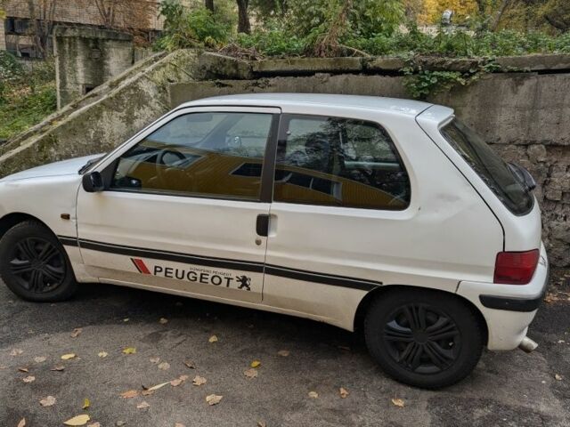 Белый Пежо 106, объемом двигателя 1 л и пробегом 290 тыс. км за 1350 $, фото 1 на Automoto.ua