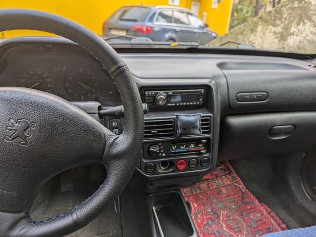 Белый Пежо 106, объемом двигателя 1 л и пробегом 290 тыс. км за 1350 $, фото 4 на Automoto.ua