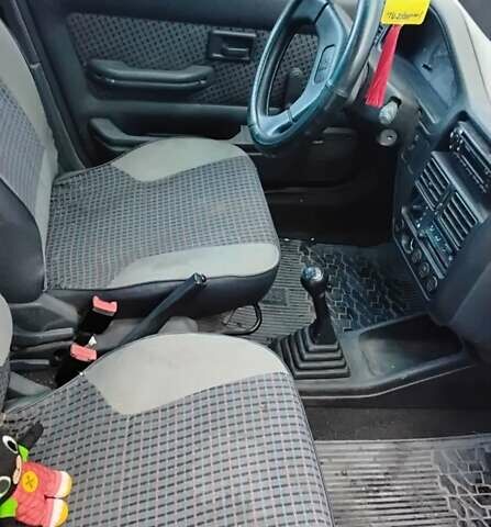 Зеленый Пежо 106, объемом двигателя 1.1 л и пробегом 317 тыс. км за 1200 $, фото 3 на Automoto.ua