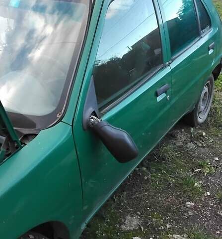 Зеленый Пежо 106, объемом двигателя 1.1 л и пробегом 317 тыс. км за 1200 $, фото 4 на Automoto.ua