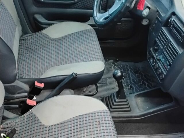 Зелений Пежо 106, об'ємом двигуна 1.1 л та пробігом 317 тис. км за 1200 $, фото 5 на Automoto.ua