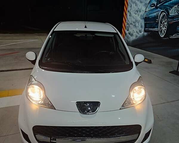 Белый Пежо 107, объемом двигателя 1 л и пробегом 180 тыс. км за 3700 $, фото 9 на Automoto.ua