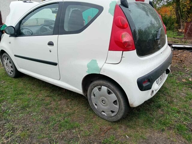 Пежо 107 2011 в Прилуках на Automoto.ua Белый Пежо 107, объемом двигателя 1 л и пробегом 380 тыс. км за 1750 $, фото 7 на Automoto.ua