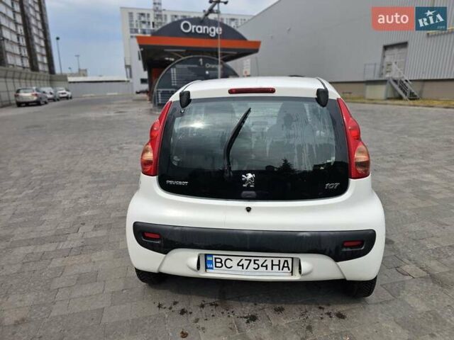 Белый Пежо 107, объемом двигателя 1 л и пробегом 160 тыс. км за 3300 $, фото 4 на Automoto.ua