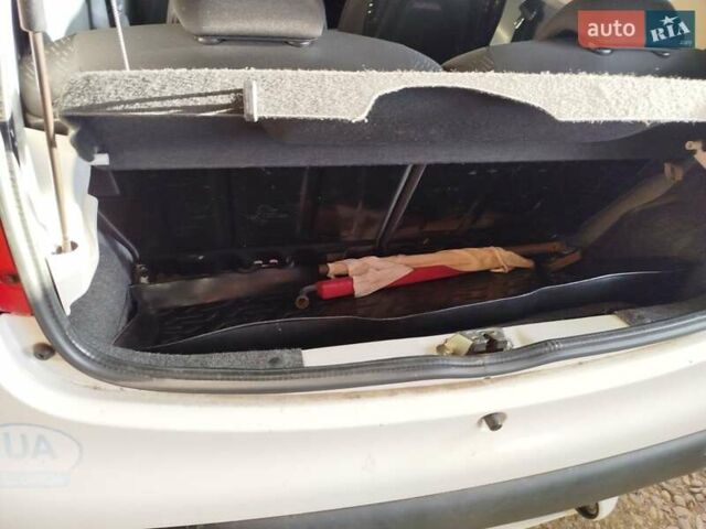 Пежо 107 2011 в Стрые на Automoto.ua Белый Пежо 107, объемом двигателя 1 л и пробегом 189 тыс. км за 4999 $, фото 1 на Automoto.ua