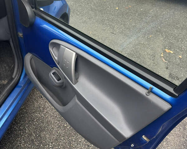 Белый Пежо 107, объемом двигателя 1 л и пробегом 170 тыс. км за 3499 $, фото 6 на Automoto.ua