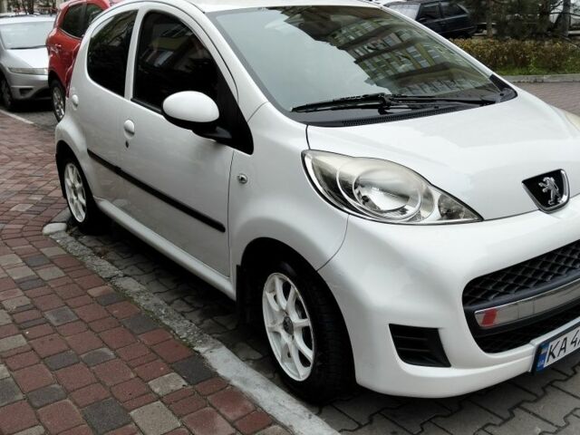 Белый Пежо 107, объемом двигателя 1 л и пробегом 174 тыс. км за 4800 $, фото 2 на Automoto.ua