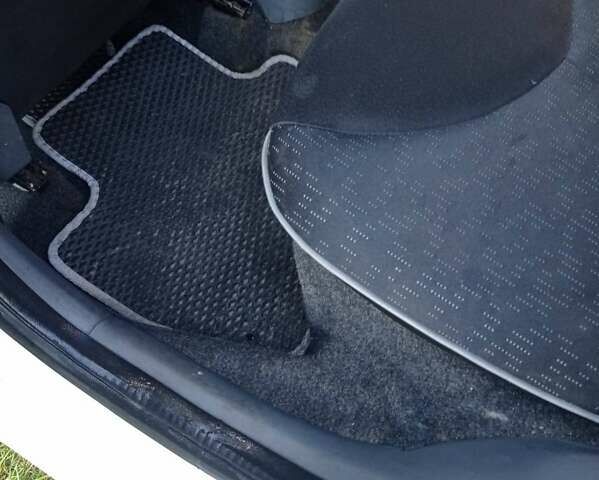 Белый Пежо 107, объемом двигателя 1 л и пробегом 174 тыс. км за 5500 $, фото 4 на Automoto.ua