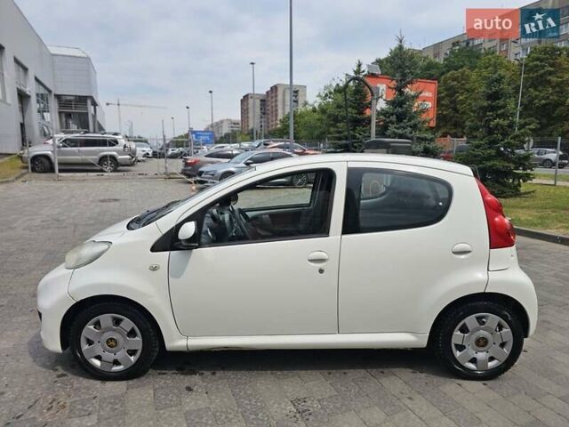 Белый Пежо 107, объемом двигателя 1 л и пробегом 160 тыс. км за 3300 $, фото 2 на Automoto.ua