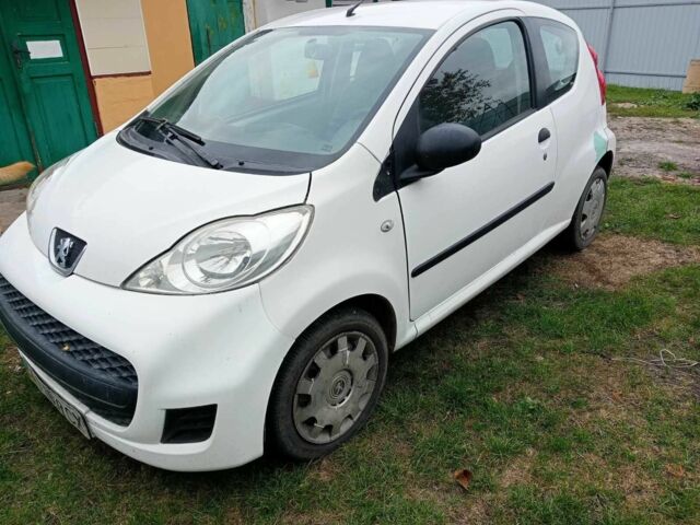 Пежо 107 2011 в Прилуках на Automoto.ua Белый Пежо 107, объемом двигателя 1 л и пробегом 380 тыс. км за 1750 $, фото 2 на Automoto.ua