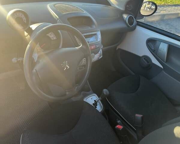 Белый Пежо 107, объемом двигателя 1 л и пробегом 71 тыс. км за 5600 $, фото 9 на Automoto.ua
