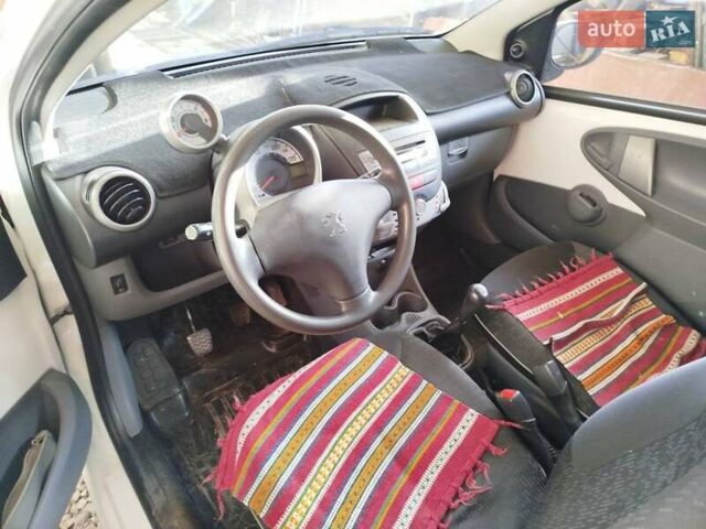 Пежо 107 2011 в Стрые на Automoto.ua Белый Пежо 107, объемом двигателя 1 л и пробегом 189 тыс. км за 4999 $, фото 4 на Automoto.ua