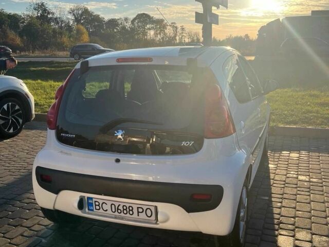 Белый Пежо 107, объемом двигателя 1 л и пробегом 71 тыс. км за 5600 $, фото 8 на Automoto.ua