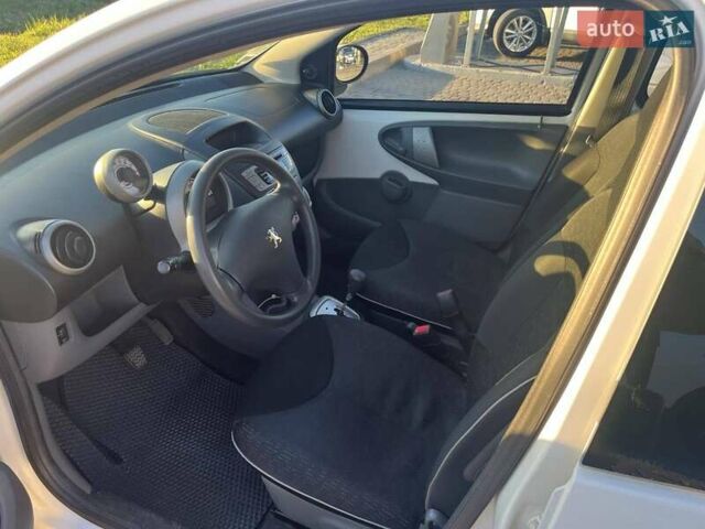 Белый Пежо 107, объемом двигателя 1 л и пробегом 71 тыс. км за 5600 $, фото 8 на Automoto.ua
