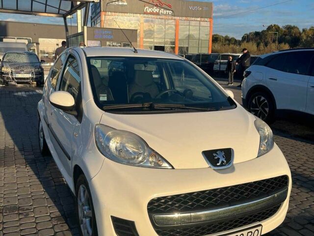 Белый Пежо 107, объемом двигателя 1 л и пробегом 71 тыс. км за 5600 $, фото 1 на Automoto.ua