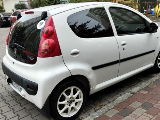 Белый Пежо 107, объемом двигателя 1 л и пробегом 174 тыс. км за 4800 $, фото 3 на Automoto.ua