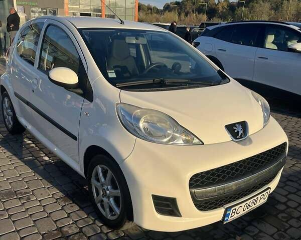 Белый Пежо 107, объемом двигателя 1 л и пробегом 71 тыс. км за 5600 $, фото 2 на Automoto.ua