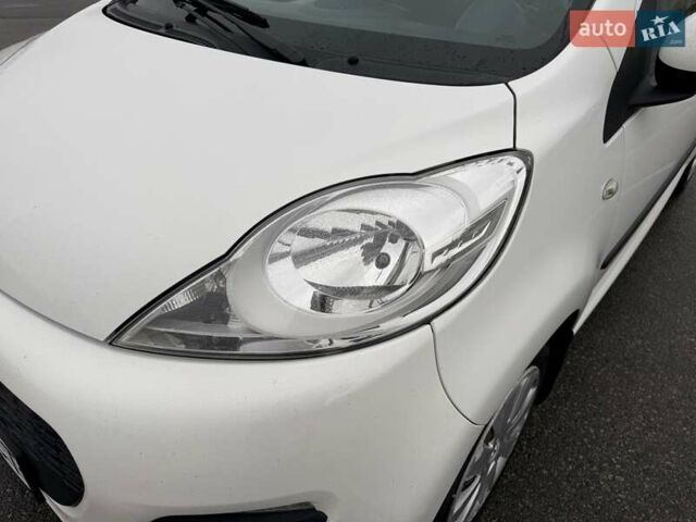 Білий Пежо 107, об'ємом двигуна 1 л та пробігом 65 тис. км за 6500 $, фото 7 на Automoto.ua