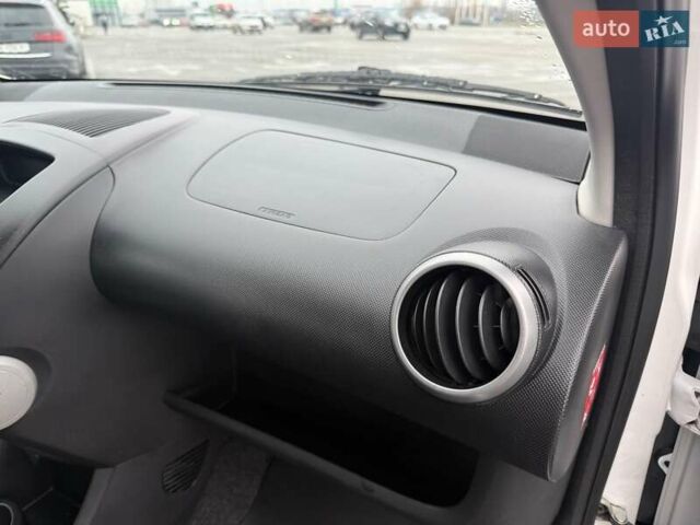 Білий Пежо 107, об'ємом двигуна 1 л та пробігом 65 тис. км за 6500 $, фото 25 на Automoto.ua