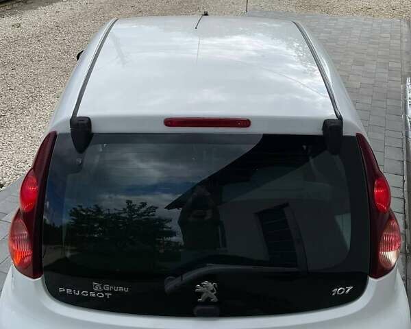 Белый Пежо 107, объемом двигателя 1 л и пробегом 214 тыс. км за 4200 $, фото 9 на Automoto.ua