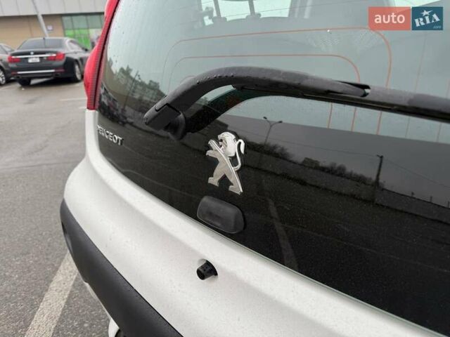 Білий Пежо 107, об'ємом двигуна 1 л та пробігом 65 тис. км за 6500 $, фото 18 на Automoto.ua