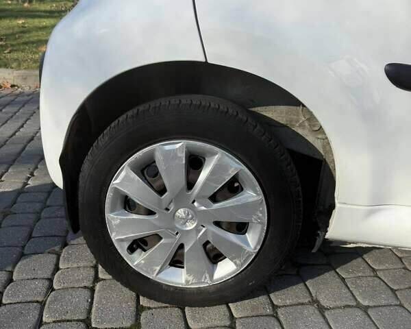 Білий Пежо 107, об'ємом двигуна 1 л та пробігом 64 тис. км за 5500 $, фото 12 на Automoto.ua