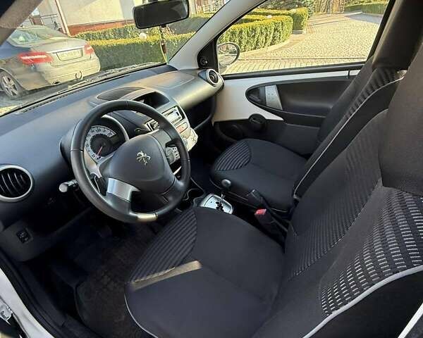 Білий Пежо 107, об'ємом двигуна 1 л та пробігом 64 тис. км за 5500 $, фото 7 на Automoto.ua