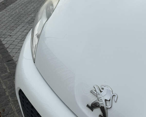 Белый Пежо 107, объемом двигателя 0.99 л и пробегом 220 тыс. км за 4900 $, фото 29 на Automoto.ua