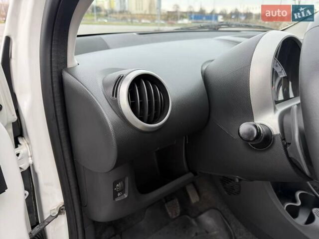 Білий Пежо 107, об'ємом двигуна 1 л та пробігом 65 тис. км за 6500 $, фото 44 на Automoto.ua