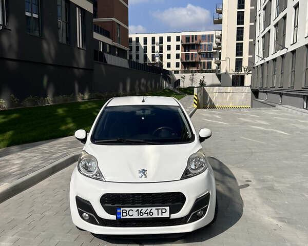 Белый Пежо 107, объемом двигателя 1 л и пробегом 103 тыс. км за 6499 $, фото 2 на Automoto.ua