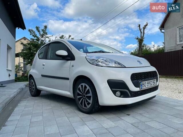 Белый Пежо 107, объемом двигателя 1 л и пробегом 214 тыс. км за 4200 $, фото 2 на Automoto.ua