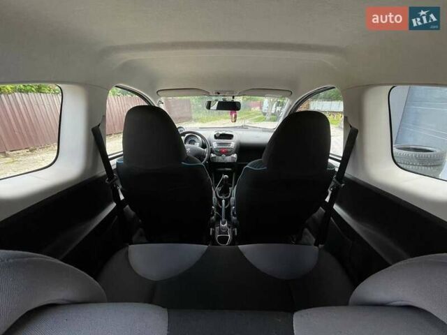 Белый Пежо 107, объемом двигателя 1 л и пробегом 214 тыс. км за 4200 $, фото 21 на Automoto.ua