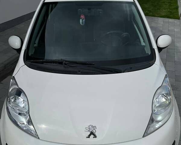 Белый Пежо 107, объемом двигателя 1 л и пробегом 214 тыс. км за 4200 $, фото 4 на Automoto.ua