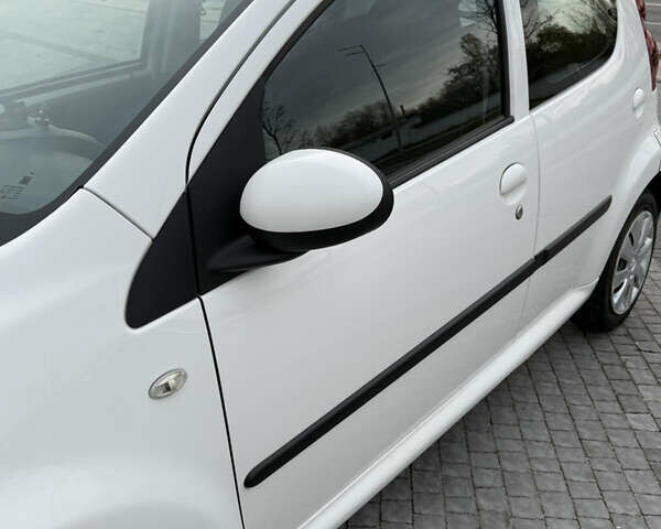 Белый Пежо 107, объемом двигателя 0.99 л и пробегом 220 тыс. км за 4900 $, фото 36 на Automoto.ua