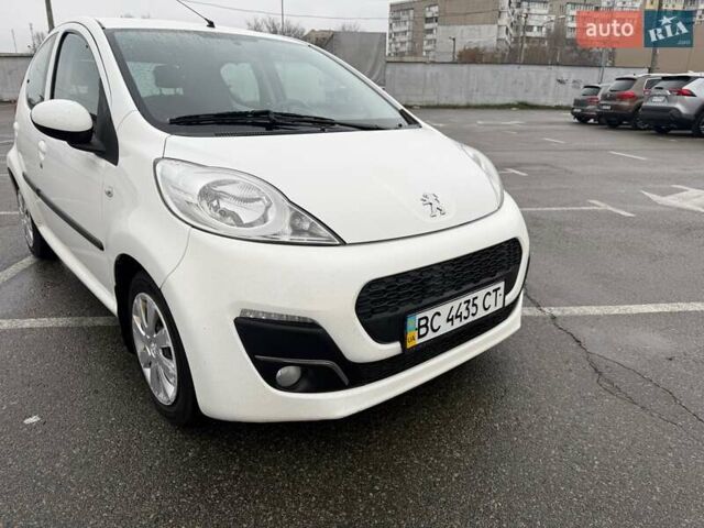 Білий Пежо 107, об'ємом двигуна 1 л та пробігом 65 тис. км за 6500 $, фото 2 на Automoto.ua